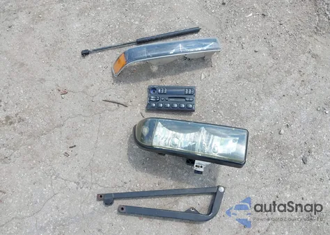 1998 Chevrolet S-10 Ls Fleetside z USA, uszkodzony, nr VIN 1GCCS1441WK249513